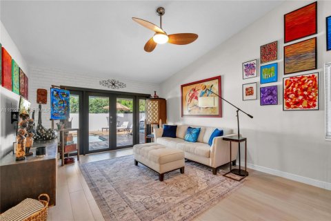 Casa en venta en Miami Lakes, Florida, 3 dormitorios, 176.79 m2 № 1982711 - foto 11