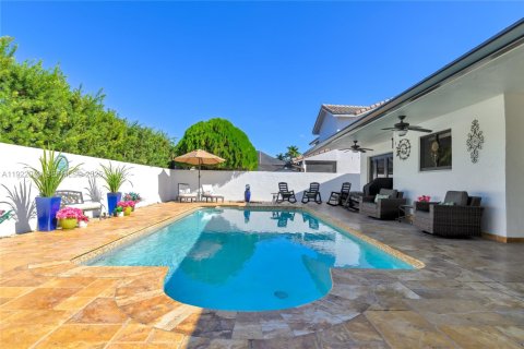 Casa en venta en Miami Lakes, Florida, 3 dormitorios, 176.79 m2 № 1982711 - foto 25