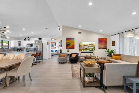 Casa en venta en Miami Lakes, Florida, 3 dormitorios, 176.79 m2 № 1982711 - foto 6