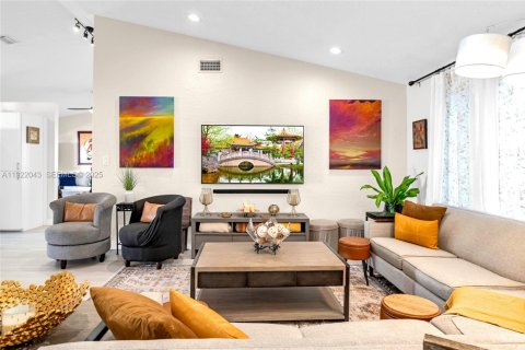 Casa en venta en Miami Lakes, Florida, 3 dormitorios, 176.79 m2 № 1982711 - foto 13