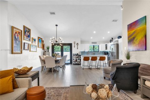 Casa en venta en Miami Lakes, Florida, 3 dormitorios, 176.79 m2 № 1982711 - foto 9