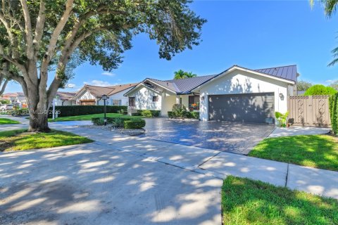 Casa en venta en Miami Lakes, Florida, 3 dormitorios, 176.79 m2 № 1982711 - foto 1