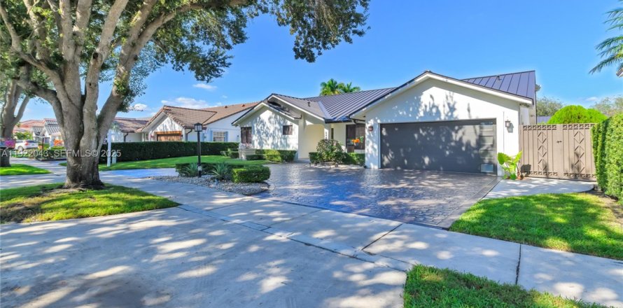 Casa en Miami Lakes, Florida 3 dormitorios, 176.79 m2 № 1982711
