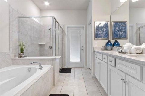 House in Davenport, Florida 8 bedrooms, 373.93 sq.m. № 1817268 - photo 10