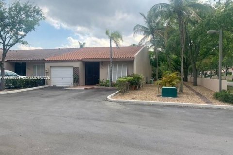Adosado en Miami Lakes, Florida 2 dormitorios, 118.08 m2 № 2003117