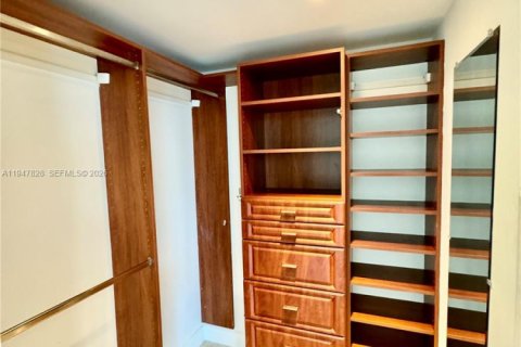 Купить кондоминиум в Майами, Флорида 1 спальня, 65.4м2, № 2154454 - фото 7