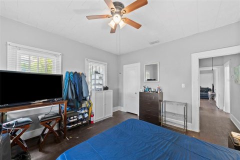 House in Saint Petersburg, Florida 4 bedrooms, 153.75 sq.m. № 1854597 - photo 16