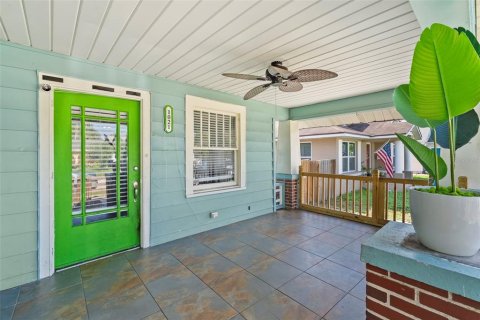House in Saint Petersburg, Florida 4 bedrooms, 153.75 sq.m. № 1854597 - photo 4