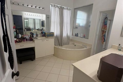 House in Royal Palm Beach, Florida 4 bedrooms, 272.76 sq.m. № 2250367 - photo 29