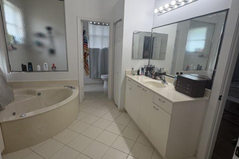 House in Royal Palm Beach, Florida 4 bedrooms, 272.76 sq.m. № 2250367 - photo 21