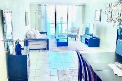 Condominio en alquiler en Sunny Isles Beach, Florida, 1 dormitorio, 92.9 m2 № 2019941 - foto 4