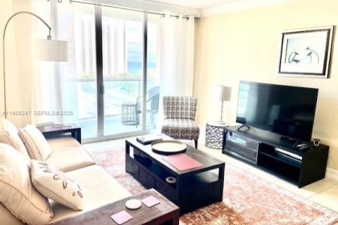 Condominio en alquiler en Sunny Isles Beach, Florida, 1 dormitorio, 92.9 m2 № 2019941 - foto 2