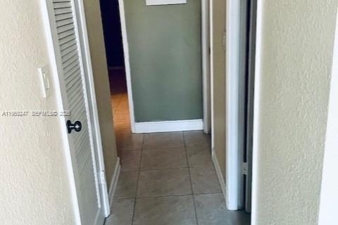 Condominio en alquiler en Sunny Isles Beach, Florida, 1 dormitorio, 92.9 m2 № 2019941 - foto 9