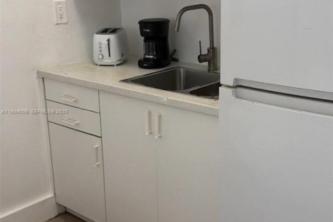 Immobilier commercial à louer à Miami, Floride: 1 chambre, 23.23 m2 № 1992270 - photo 7