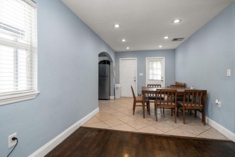 House in Largo, Florida 3 bedrooms, 125.98 sq.m. № 1835016 - photo 10
