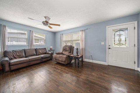 House in Largo, Florida 3 bedrooms, 125.98 sq.m. № 1835016 - photo 6