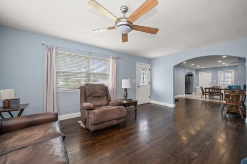 House in Largo, Florida 3 bedrooms, 125.98 sq.m. № 1835016 - photo 7