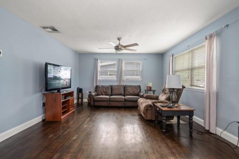 House in Largo, Florida 3 bedrooms, 125.98 sq.m. № 1835016 - photo 8