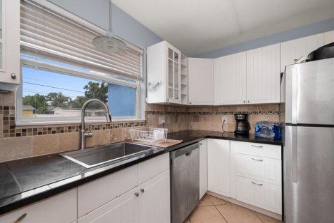 House in Largo, Florida 3 bedrooms, 125.98 sq.m. № 1835016 - photo 14