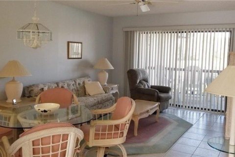 Condo in Sarasota, Florida, 2 bedrooms  № 1915093 - photo 5