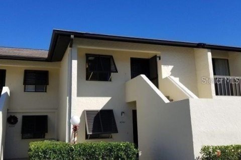 Condo in Sarasota, Florida, 2 bedrooms  № 1915093 - photo 1