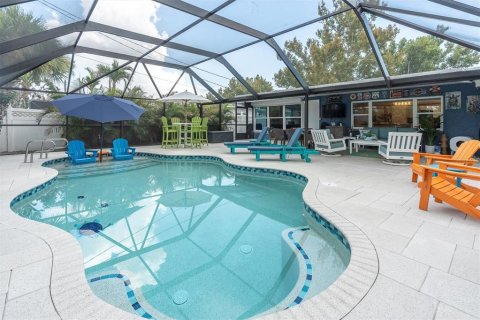 House in Seminole, Florida 4 bedrooms, 196.12 sq.m. № 2152054 - photo 2