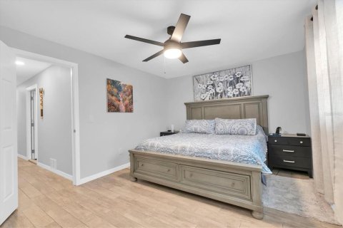 House in Seminole, Florida 4 bedrooms, 196.12 sq.m. № 2152054 - photo 20