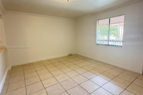 Condo in Hialeah, Florida, 1 bedroom  № 1760853 - photo 2