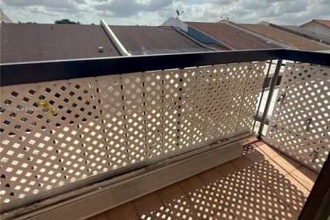 Condo in Hialeah, Florida, 1 bedroom  № 1760853 - photo 5