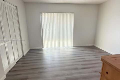 Condo in Hialeah, Florida, 1 bedroom  № 1760853 - photo 4