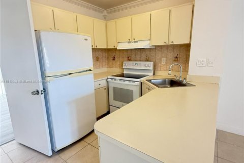 Condo in Hialeah, Florida, 1 bedroom  № 1760853 - photo 3