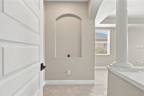 House in Wesley Chapel, Florida 6 bedrooms, 506.5 sq.m. № 2391364 - photo 8