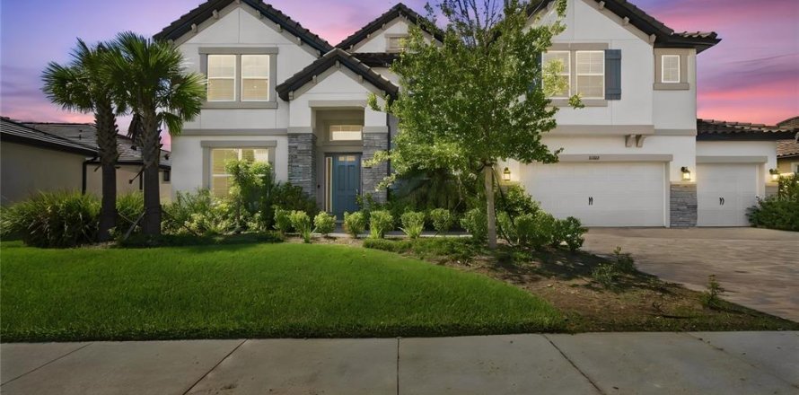 House in Wesley Chapel, Florida 6 bedrooms, 506.5 sq.m. № 2391364