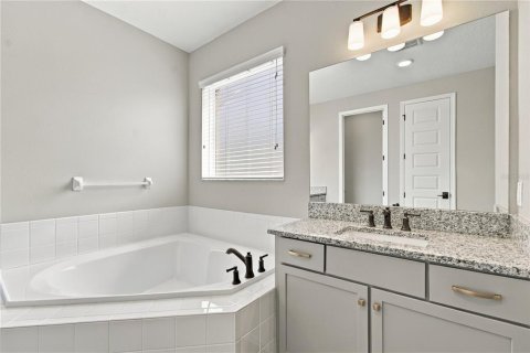 House in Wesley Chapel, Florida 6 bedrooms, 506.5 sq.m. № 2391364 - photo 12