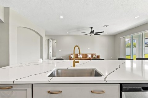 House in Wesley Chapel, Florida 6 bedrooms, 506.5 sq.m. № 2391364 - photo 27