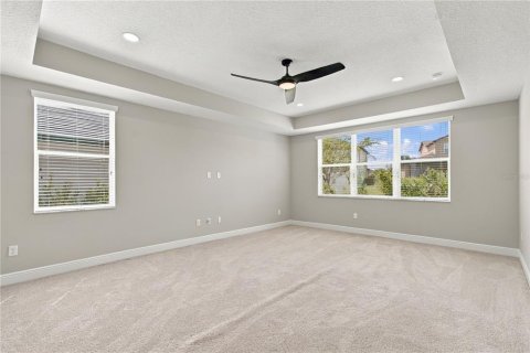 House in Wesley Chapel, Florida 6 bedrooms, 506.5 sq.m. № 2391364 - photo 9