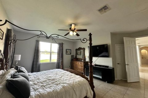 House in Kissimmee, Florida 5 bedrooms, 324.88 sq.m. № 1400772 - photo 29