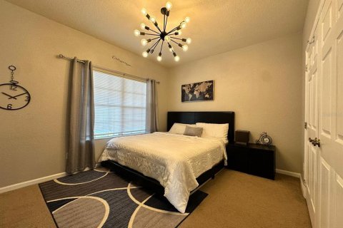 House in Kissimmee, Florida 5 bedrooms, 324.88 sq.m. № 1400772 - photo 17