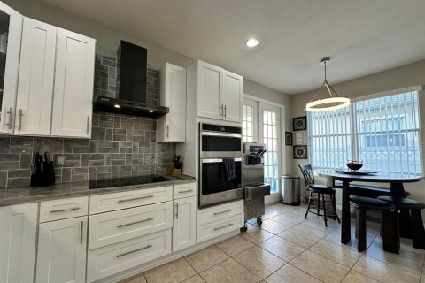 House in Kissimmee, Florida 5 bedrooms, 324.88 sq.m. № 1400772 - photo 9