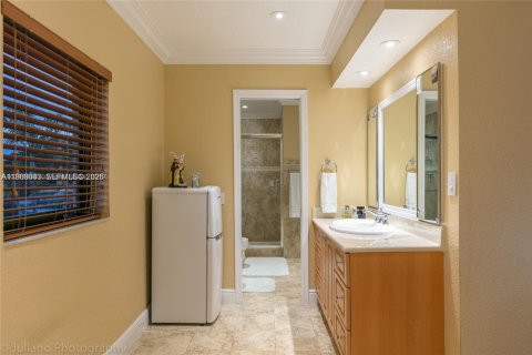 Casa en alquiler en Hialeah, Florida, 4 dormitorios, 289.2 m2 № 2030386 - foto 29