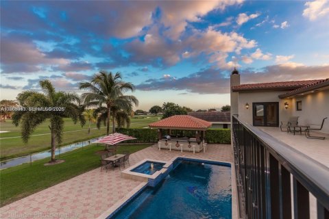 Casa en alquiler en Hialeah, Florida, 4 dormitorios, 289.2 m2 № 2030386 - foto 4