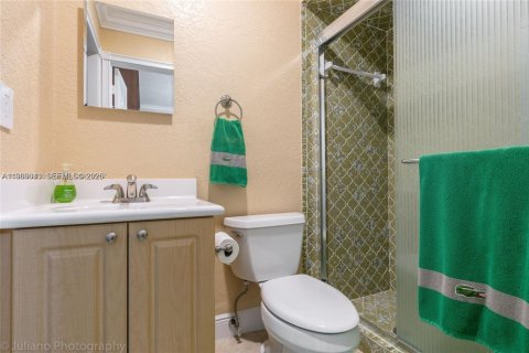 Casa en alquiler en Hialeah, Florida, 4 dormitorios, 289.2 m2 № 2030386 - foto 24