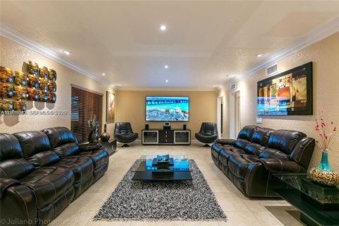 Casa en alquiler en Hialeah, Florida, 4 dormitorios, 289.2 m2 № 2030386 - foto 17