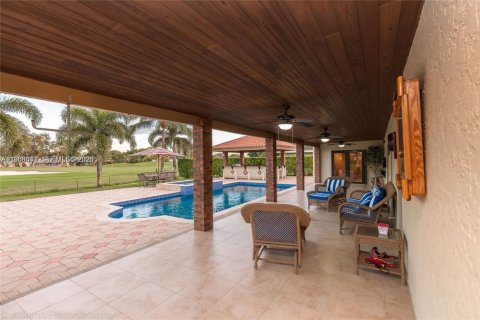 Casa en alquiler en Hialeah, Florida, 4 dormitorios, 289.2 m2 № 2030386 - foto 5