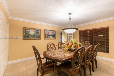 Casa en alquiler en Hialeah, Florida, 4 dormitorios, 289.2 m2 № 2030386 - foto 15