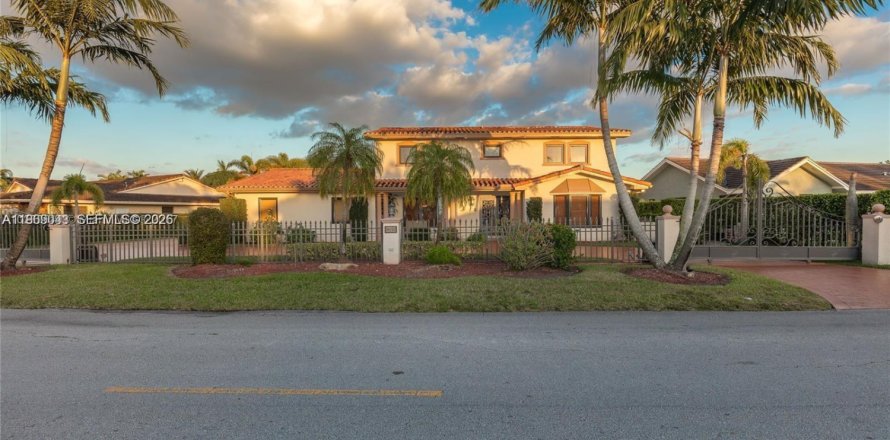 Casa en Hialeah, Florida 4 dormitorios, 289.2 m2 № 2030386