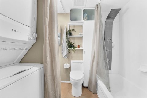 Condominio en venta en Miami, Florida, 46.73 m2 № 1940903 - foto 15