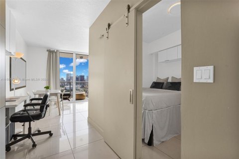 Condominio en venta en Miami, Florida, 46.73 m2 № 1940903 - foto 10