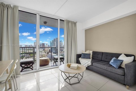 Condominio en venta en Miami, Florida, 46.73 m2 № 1940903 - foto 2