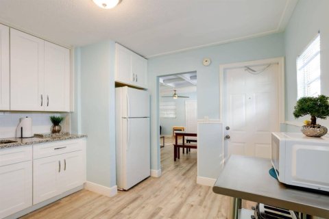 Apartment in Lake Worth, Florida 1 bedroom, 65.03 sq.m. № 2177213 - photo 12